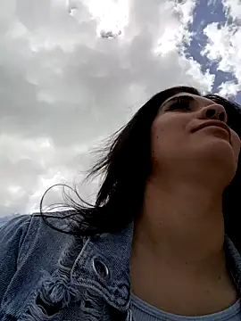 ambar-adaams online show from 12-19-24, 06:01