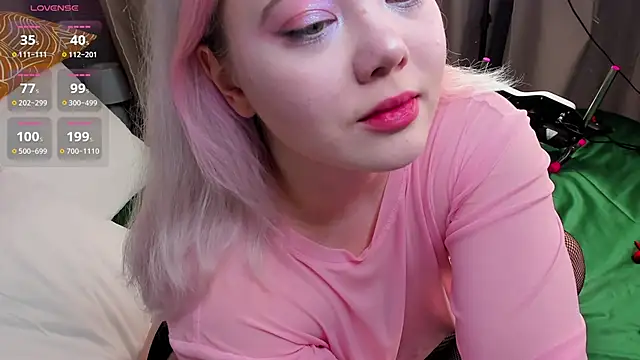 Snapshot of __KawaiiYuki__ chatting on 12-23-24, 01:18 KawaiiYuki online show from 12-23-24, 01:18