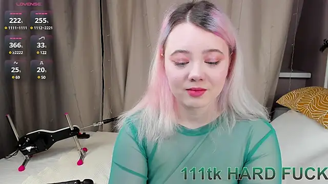 Snapshot of __KawaiiYuki__ chatting on 12-30-24, 01:15 KawaiiYuki online show from 12-30-24, 01:15