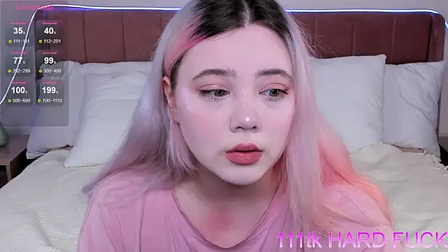 Snapshot of __KawaiiYuki__ chatting on 01-10-25, 08:40 KawaiiYuki online show from 01-10-25, 08:40