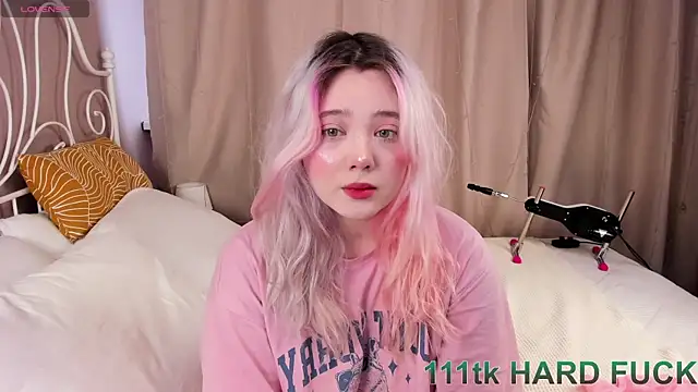 Snapshot of __KawaiiYuki__ chatting on 01-19-25, 08:39 KawaiiYuki online show from 01-19-25, 08:39