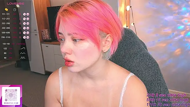 Snapshot of __KawaiiYuki__ chatting on 09-28-25, 04:51 KawaiiYuki online show from 09-28-25, 04:51