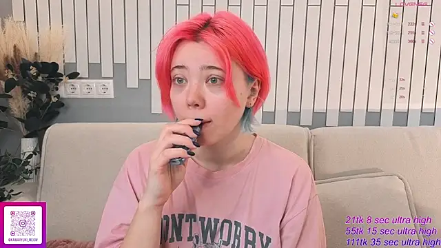 Snapshot of __KawaiiYuki__ chatting on 11-23-25, 05:18 KawaiiYuki online show from 11-23-25, 05:18