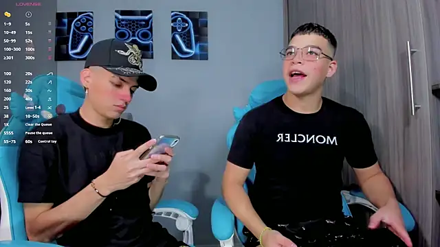 Snapshot of jake_and_joaquin chatting on 10-09-25, 10:19 jake and joaquin online show from 10-09-25, 10:19