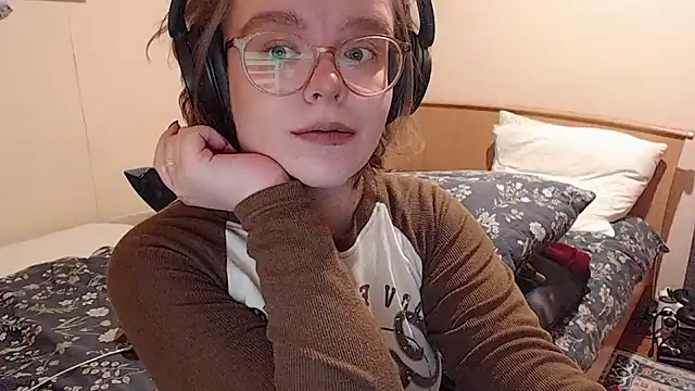 Snapshot of Chmiri_cb chatting on 11-22-25, 01:43 Chmiri cb online show from 11-22-25, 01:43