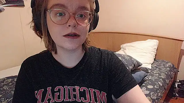 Snapshot of Chmiri_cb chatting on 11-25-25, 01:44 Chmiri cb online show from 11-25-25, 01:44