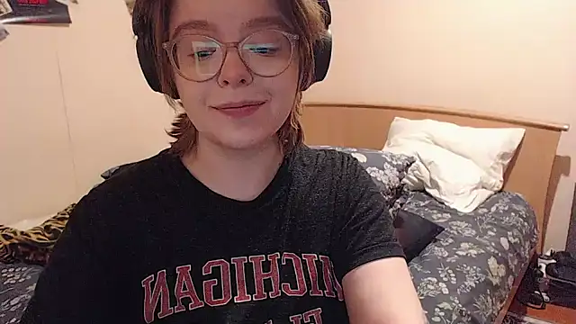 Snapshot of Chmiri_cb chatting on 11-29-25, 11:13 Chmiri cb online show from 11-29-25, 11:13