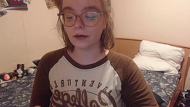 Snapshot of Chmiri_cb chatting on 12-20-25, 02:57 Chmiri cb online show from 12-20-25, 02:57