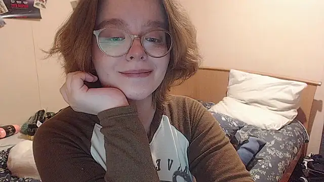 Snapshot of Chmiri_cb chatting on 12-21-25, 04:03 Chmiri cb online show from 12-21-25, 04:03