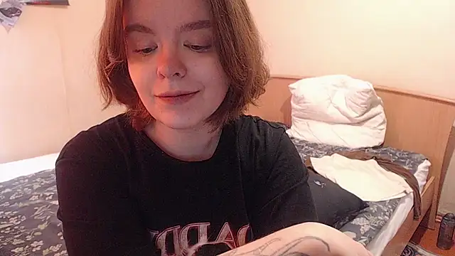 Snapshot of Chmiri_cb chatting on 02-13-26, 08:21 Chmiri cb online show from 02-13-26, 08:21