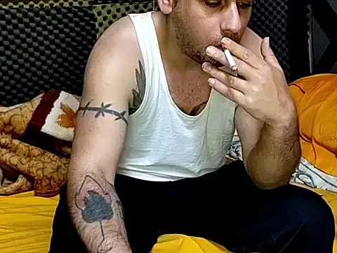 Snapshot of Arabeyes chatting on 10-17-25, 04:53 Arabeyes online show from 10-17-25, 04:53