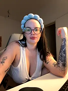 Mona-Peaches online show from 09-26-25, 07:45