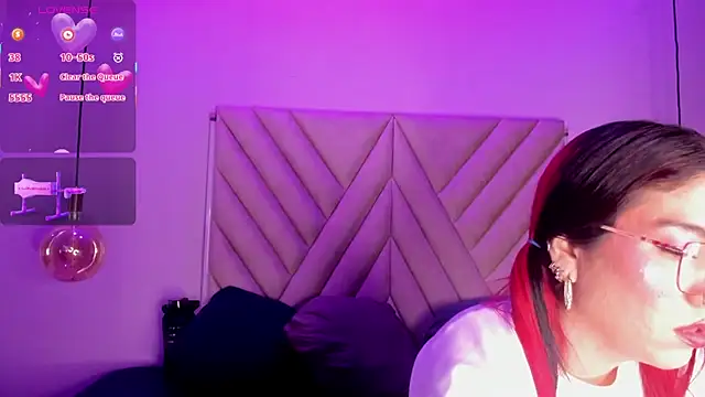 EmmaSwift  online show from 11-24-25, 01:27