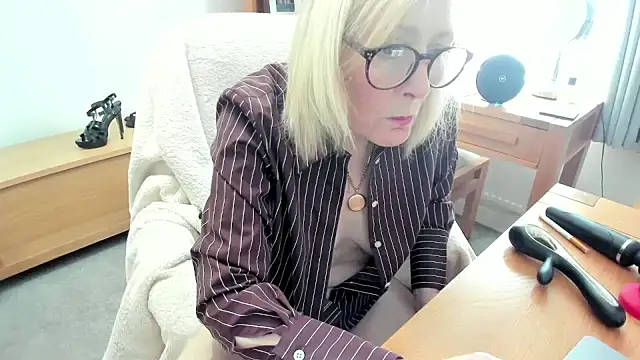 Snapshot of Victoria68xx chatting on 03-30-26, 08:48 Victoria68xx online show from 03-30-26, 08:48