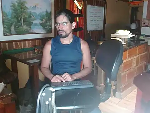 Snapshot of Dr_Pocholate84 chatting on 05-15-26, 11:23 Dr Pocholate84 online show from 05-15-26, 11:23
