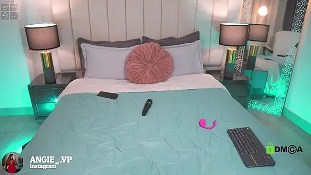 Snapshot of nicoletth18 chatting on 03-12-26, 11:38 nicoletth18 online show from 03-12-26, 11:38