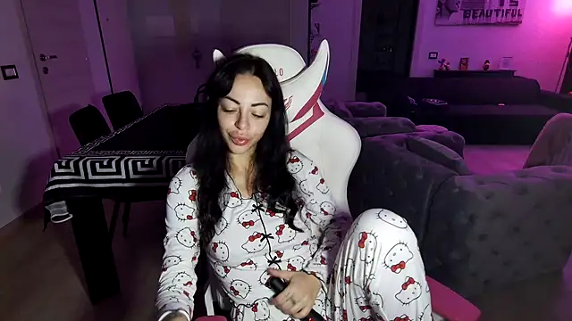 Snapshot of Chloe_Ricci chatting on 11-21-25, 04:44 Chloe Ricci online show from 11-21-25, 04:44