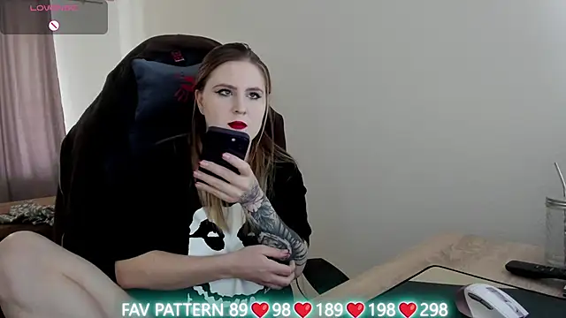 Snapshot of Olivia_Munk chatting on 03-20-25, 07:58 Olivia Munk online show from 03-20-25, 07:58