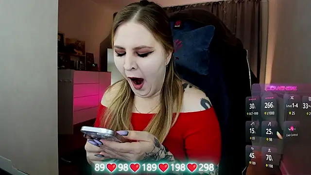 Olivia Munk online show from 12-19-25, 04:30