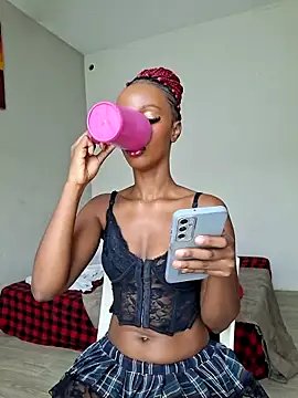 Snapshot of Kamdollie chatting on 06-20-26, 05:54 Kamdollie online show from 06-20-26, 05:54