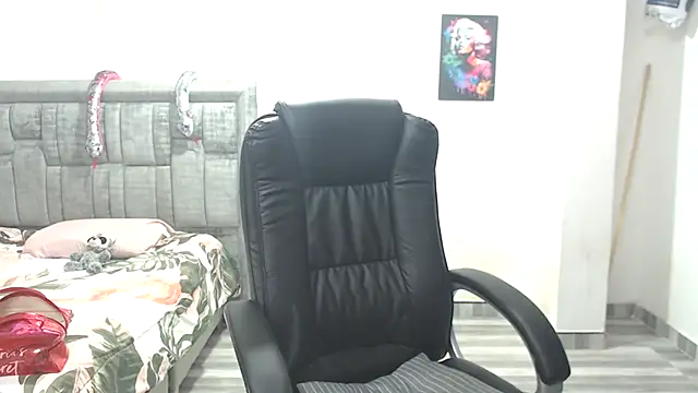 LAURA CRAIZY online show from 01-10-26, 03:08