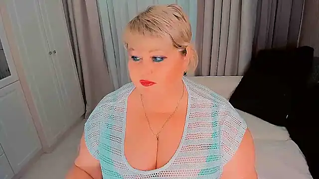 Snapshot of BIGTITSBBW chatting on 12-14-24, 08:29 BIGTITSBBW online show from 12-14-24, 08:29