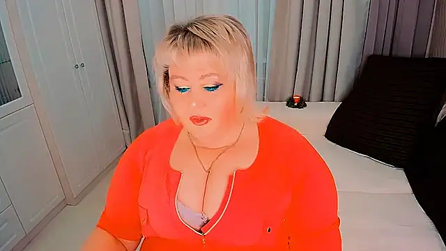 Snapshot of BIGTITSBBW chatting on 12-31-24, 04:35 BIGTITSBBW online show from 12-31-24, 04:35