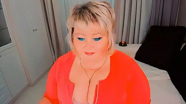 Snapshot of BIGTITSBBW chatting on 01-01-25, 12:43 BIGTITSBBW online show from 01-01-25, 12:43