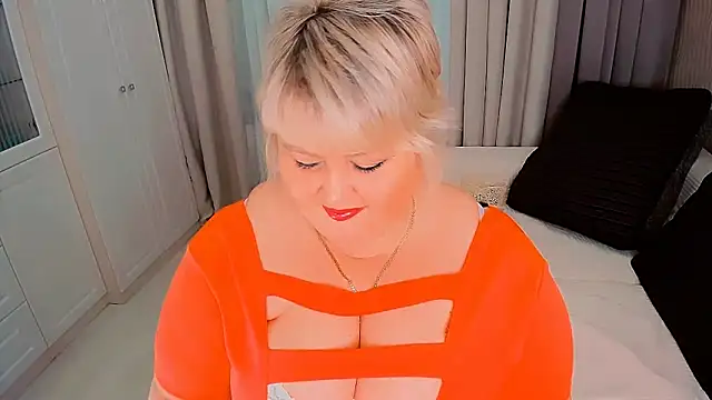 Snapshot of BIGTITSBBW chatting on 01-20-25, 06:43 BIGTITSBBW online show from 01-20-25, 06:43