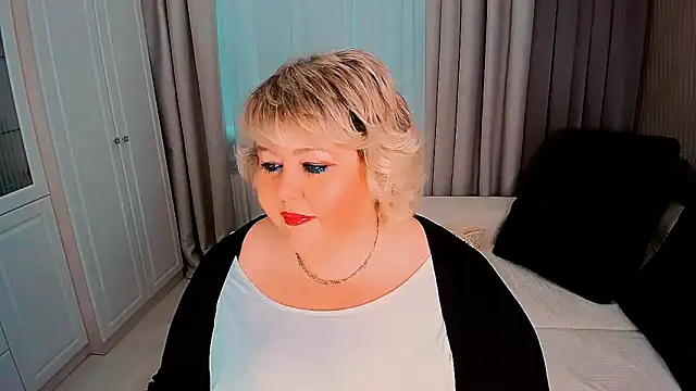 Snapshot of BIGTITSBBW chatting on 03-16-25, 02:44 BIGTITSBBW online show from 03-16-25, 02:44