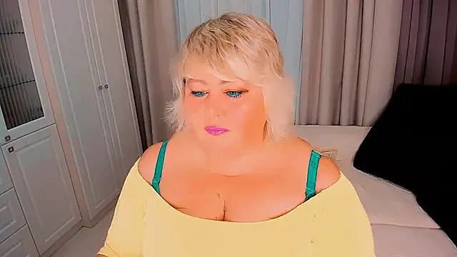 Snapshot of BIGTITSBBW chatting on 09-20-25, 04:19 BIGTITSBBW online show from 09-20-25, 04:19