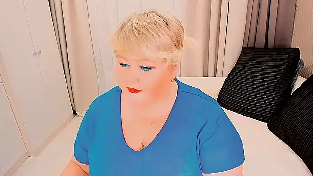 Snapshot of BIGTITSBBW chatting on 10-19-25, 05:57 BIGTITSBBW online show from 10-19-25, 05:57