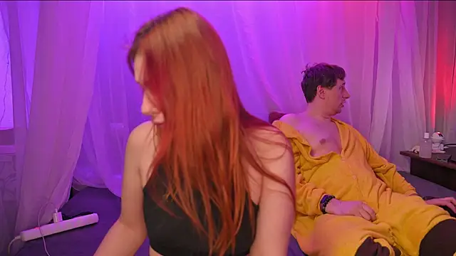 Snapshot of Claudia_and_elon_ chatting on 02-14-25, 10:36 Claudia and elon online show from 02-14-25, 10:36