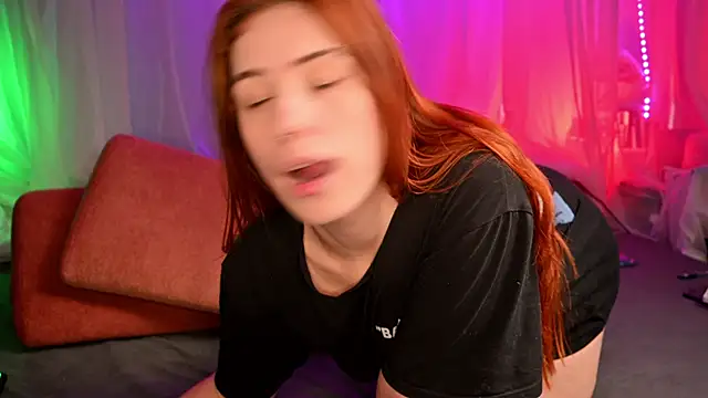 Snapshot of Claudia_and_elon_ chatting on 02-07-26, 09:35 Claudia and elon online show from 02-07-26, 09:35