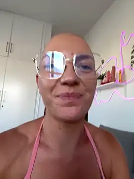 Snapshot of PaulinaSchubert1 chatting on 05-11-26, 02:45 PaulinaSchubert1 online show from 05-11-26, 02:45