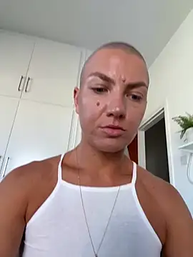 Snapshot of PaulinaSchubert1 chatting on 05-21-26, 01:07 PaulinaSchubert1 online show from 05-21-26, 01:07