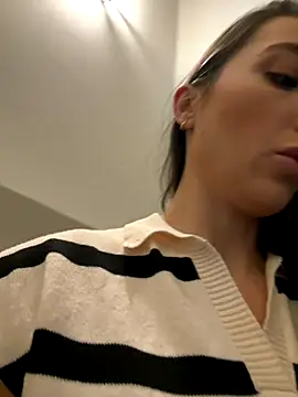 AnnaCastillo  online show from 10-04-25, 10:52