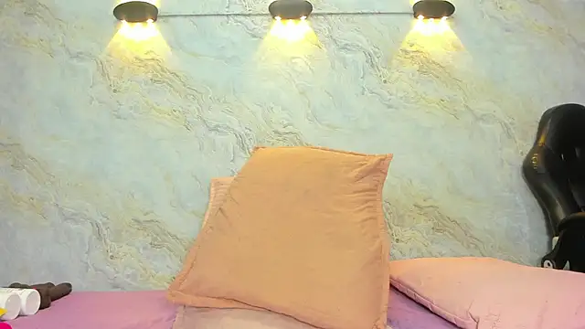 jones maddy  online show from 03-04-25, 12:01