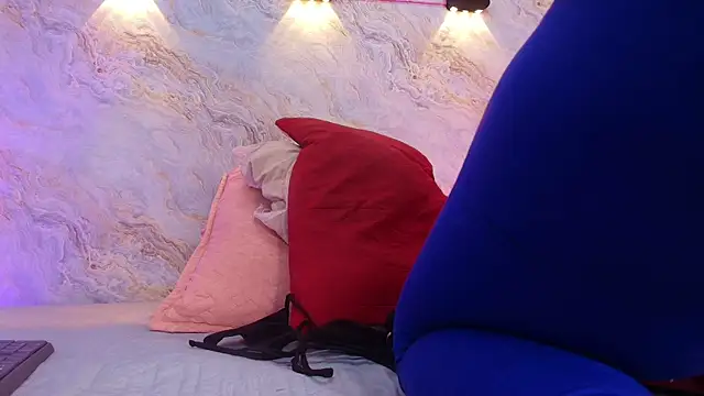 jones maddy  online show from 10-01-25, 12:00