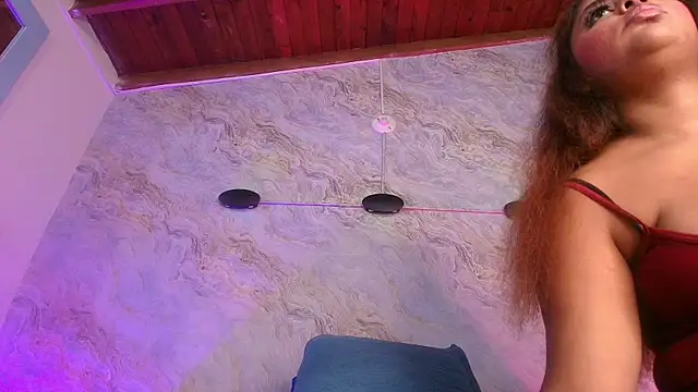 jones maddy  online show from 11-05-25, 11:54