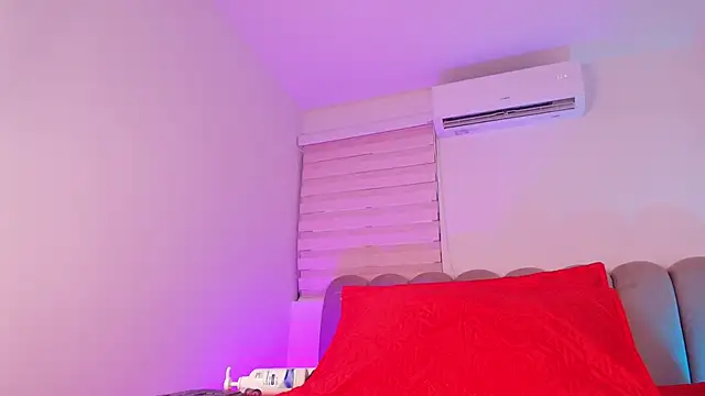 jones maddy  online show from 11-22-25, 12:04