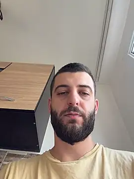 Snapshot of ElChapoGuzman95 chatting on 02-26-26, 06:23 ElChapoGuzman95 online show from 02-26-26, 06:23