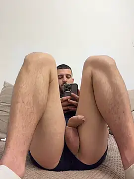 Snapshot of ElChapoGuzman95 chatting on 03-18-26, 06:44 ElChapoGuzman95 online show from 03-18-26, 06:44