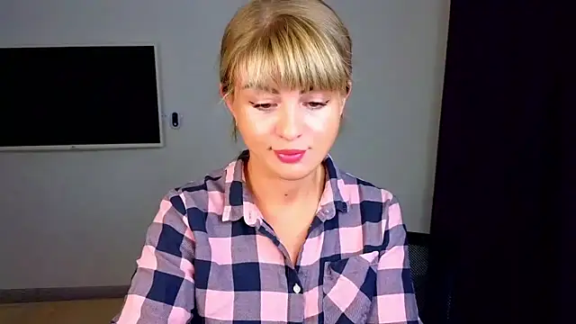 Snapshot of _comefeelme_ chatting on 10-08-25, 05:43 comefeelme online show from 10-08-25, 05:43