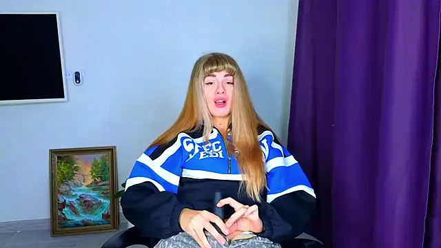 Snapshot of _comefeelme_ chatting on 10-27-25, 03:10 comefeelme online show from 10-27-25, 03:10