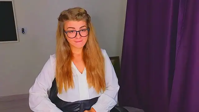 Snapshot of _comefeelme_ chatting on 11-08-25, 05:18 comefeelme online show from 11-08-25, 05:18