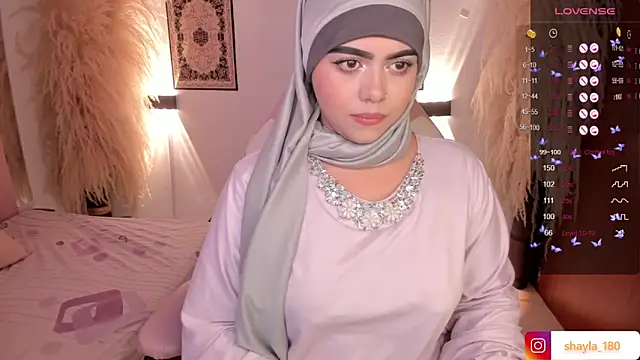 Snapshot of shayla_18 chatting on 12-04-24, 07:45 shayla 18 online show from 12-04-24, 07:45