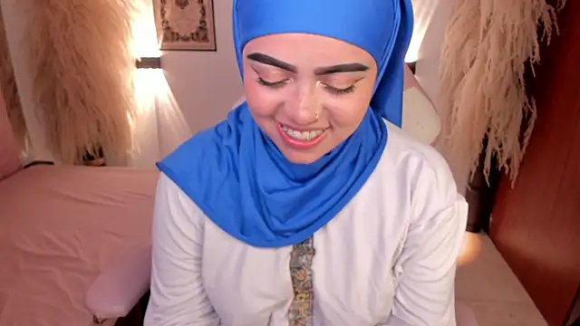 Snapshot of shayla_18 chatting on 12-23-24, 09:18 shayla 18 online show from 12-23-24, 09:18