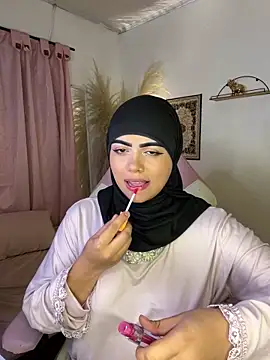 Snapshot of shayla_18 chatting on 02-06-25, 06:08 shayla 18 online show from 02-06-25, 06:08