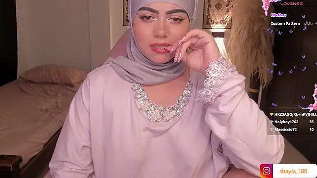 Snapshot of shayla_18 chatting on 03-11-25, 12:00 shayla 18 online show from 03-11-25, 12:00